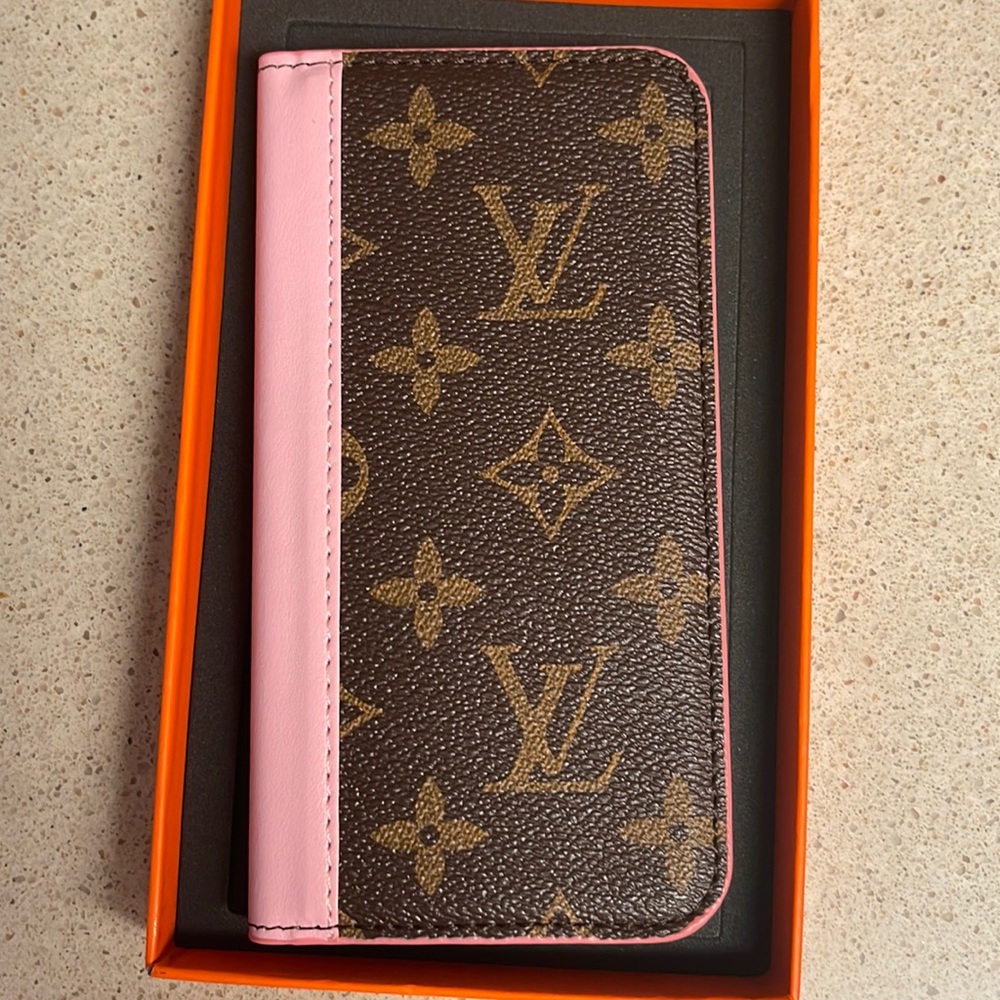 Louis Vuitton IPhone 12/12pro cell phone case. New, never used.